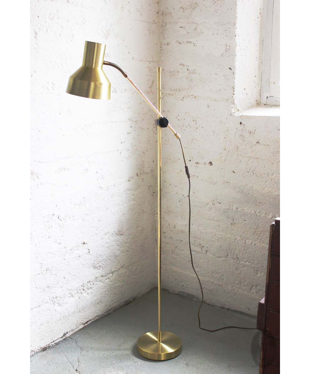 analyse optioneel Pekkadillo Vintage Zweedse goudkleurige vloerlamp van metaal | Zaansch Faam Webshop